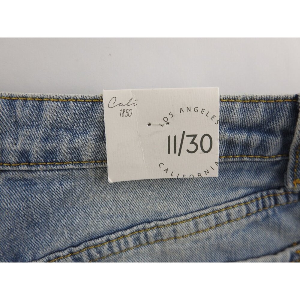 Cali 1850 Floral Appliqué Jeans Womens 11 30 Light Wash Straight Leg Denim NWT - Picture 4 of 7
